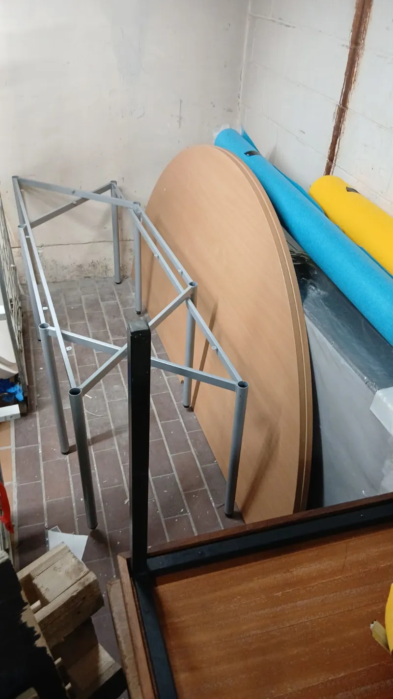 Round meeting table wooden top, folding/detachable metal legs