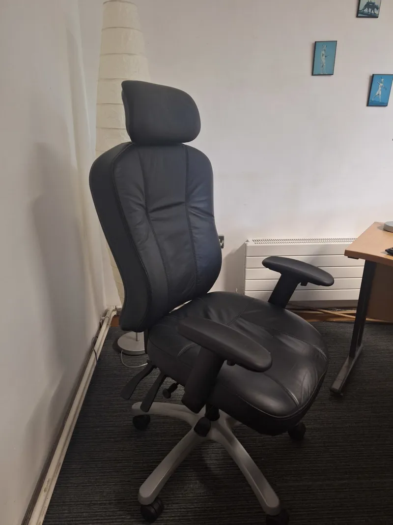 Black office chair