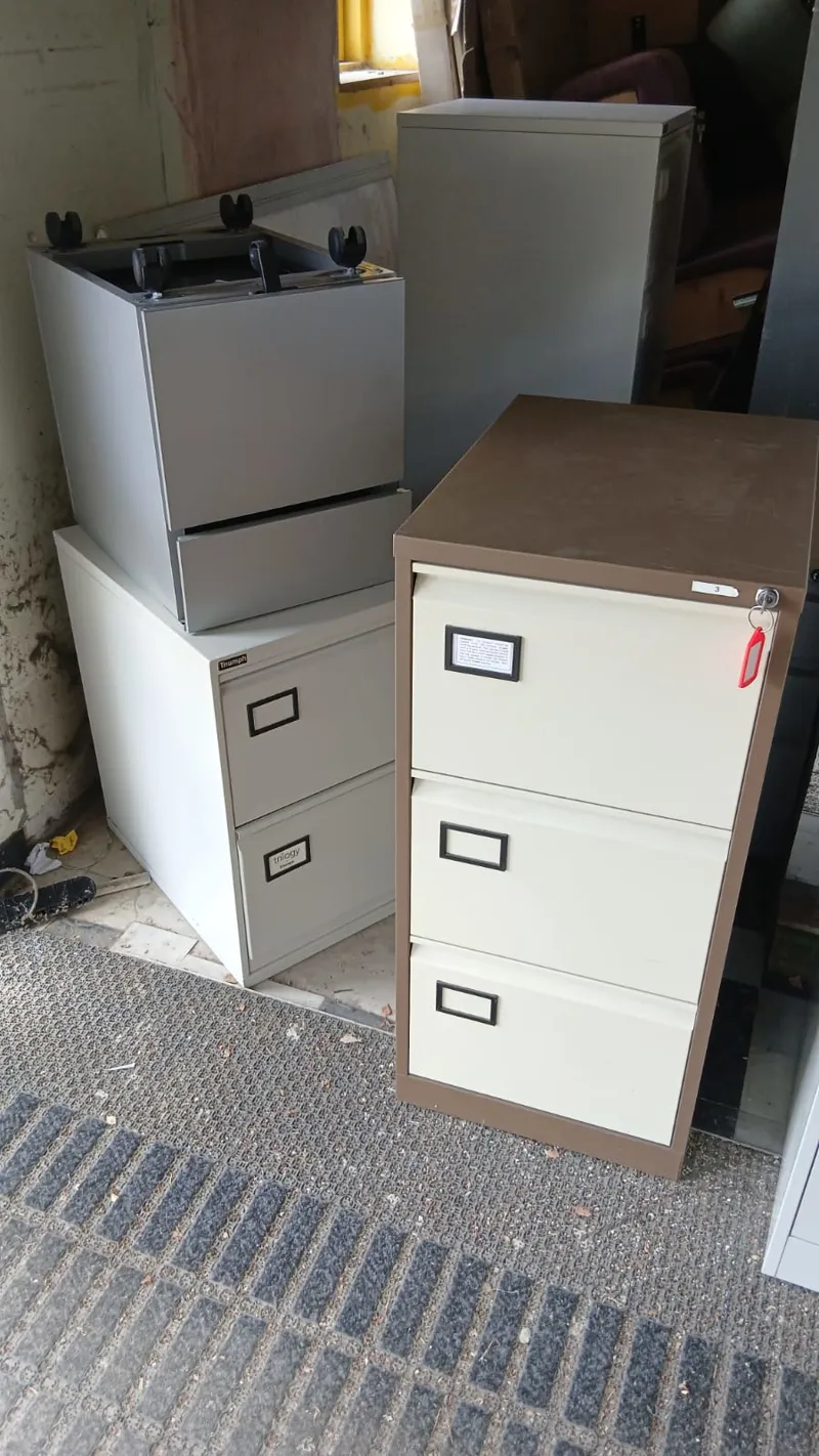 Filing cabinet- 3 drawer