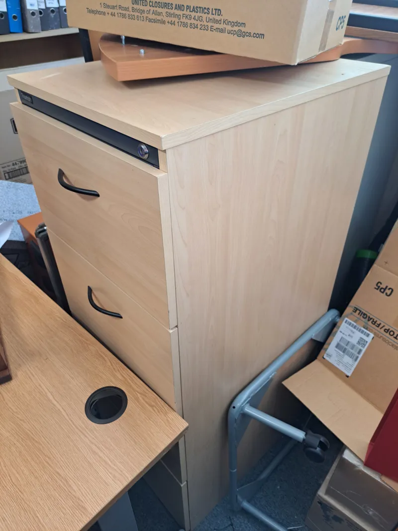 Medium/large 4 drawer filing cabinet, unlocked (key missing)