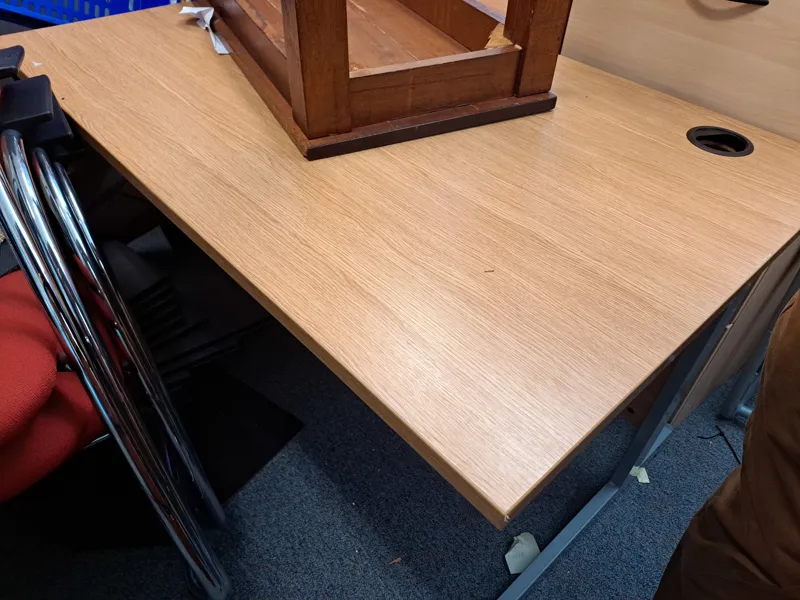 2x Desks, standard height, C legs, cable mgmt hole